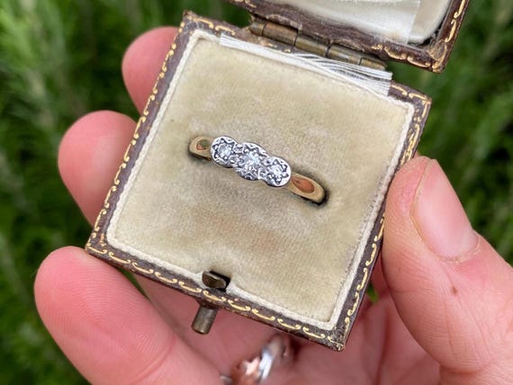 Vintage 9ct Gold and Platinum Diamond Trilogy Ring, Size N1/2 or 7.25, Vintage Engagement Ring, Diamond Trilogy Ring, Vintage Diamond Ring