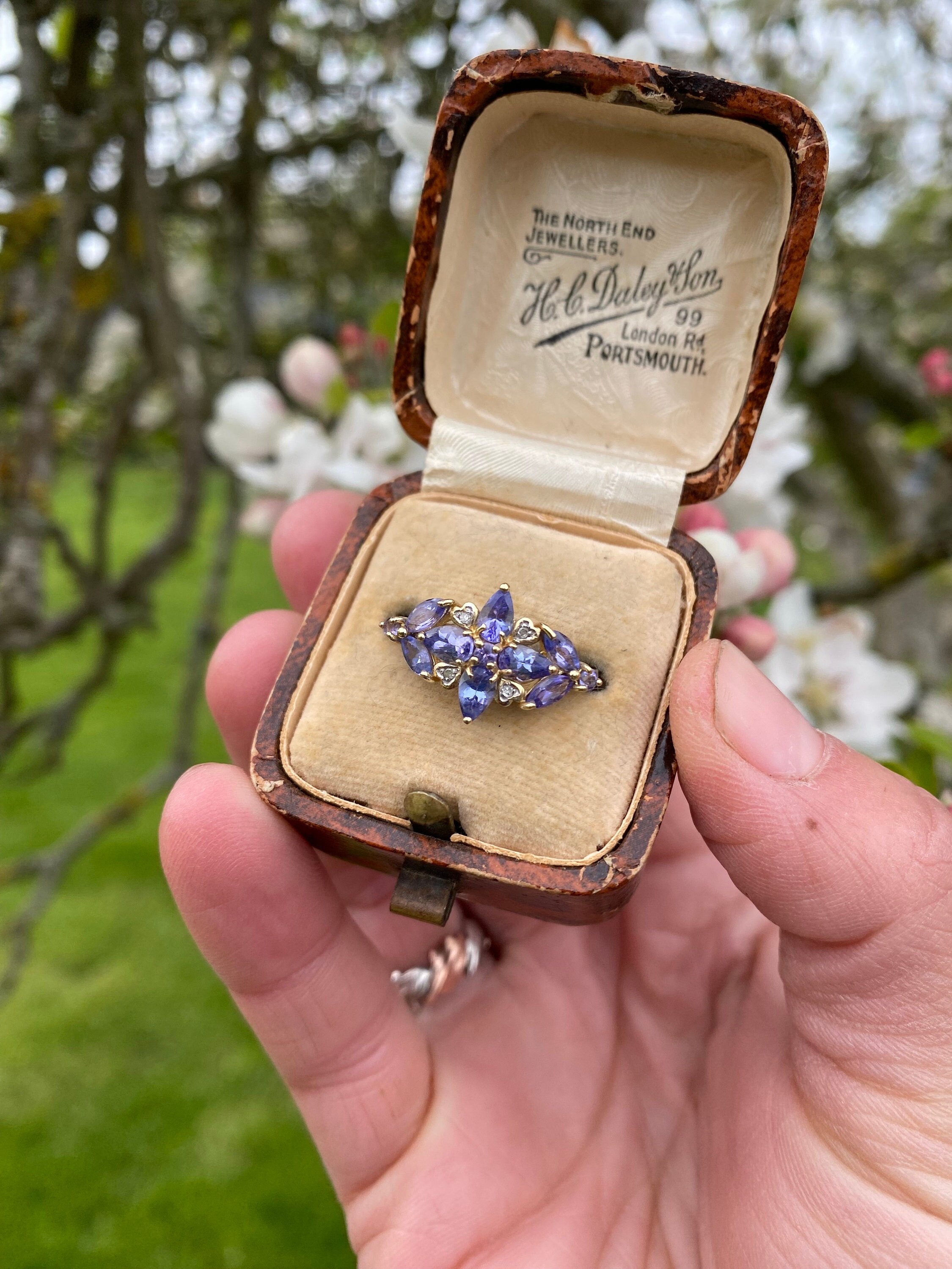 9ct Tanzanite & Diamond ring 9ct Tanzanite & Diamond ring
