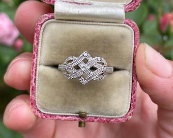Vintage 9ct Gold Diamond Knott Ring - Size O or 7.5 - Lovers Knott
