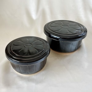 Set of 2 Dark Brown Daisy Large Ceramic Containers, Cute Kitchenware, Retro Kitchenware, Ceramic Food Storage with Lid, Daisy Containers bild 1