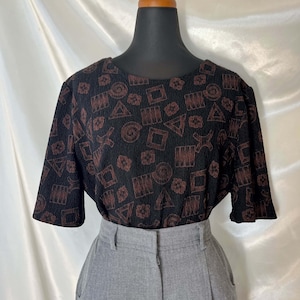 Liz Baker Essentials Vintage 90s Geometric Black and Brown Short Sleeve Top