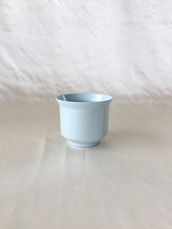 Plastic Japan Retro Plant Cover, Baby Blue Planter, Simple Retro Planter, Simple Blue Planter, Blue Modern Plant Holder, Simple Plant Holder