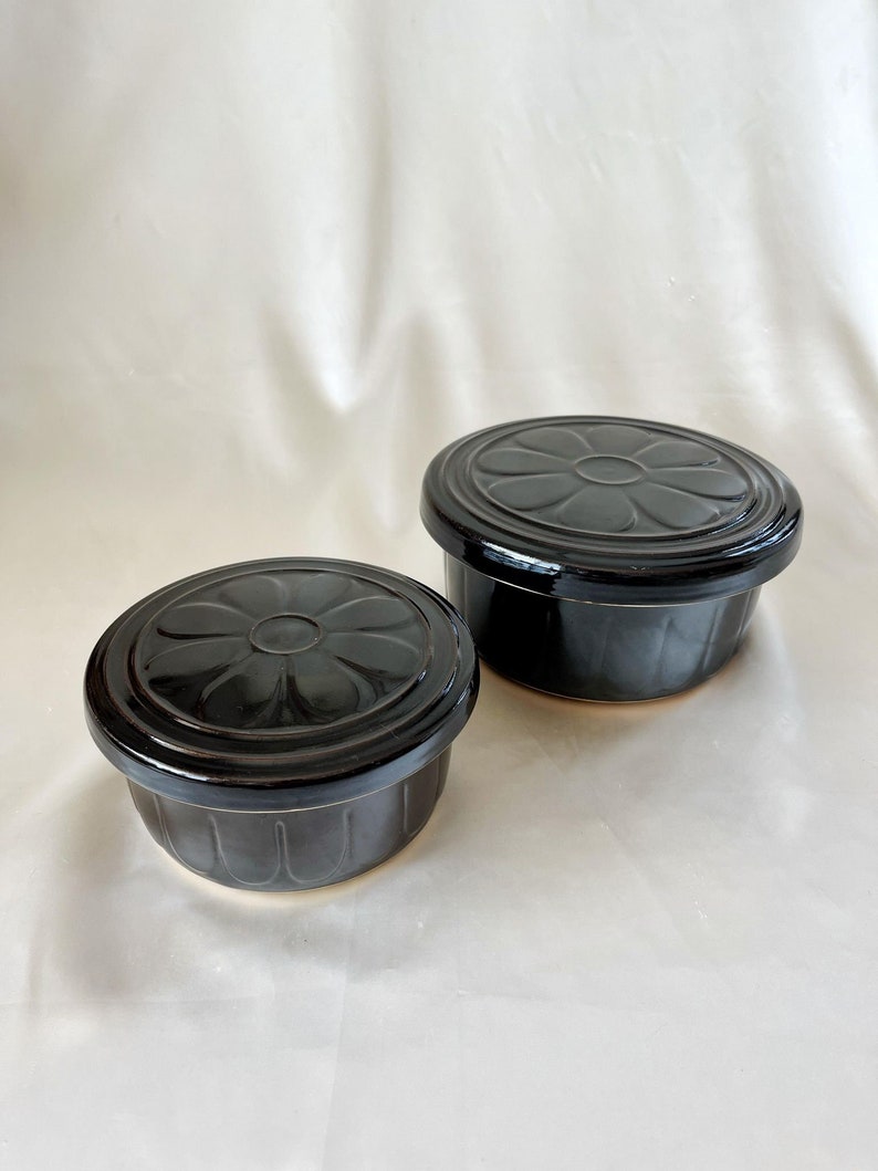 Set of 2 Dark Brown Daisy Large Ceramic Containers, Cute Kitchenware, Retro Kitchenware, Ceramic Food Storage with Lid, Daisy Containers bild 1