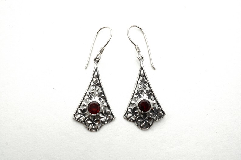 Garnet Silver Earrings with Flower Pattern Bali