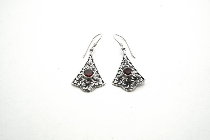 Garnet Silver Earrings with Flower Pattern Bali