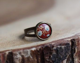 Ring with enamel porcelain in Art Nouveau look flowers hand-painted