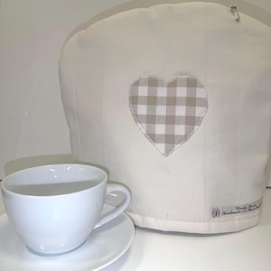Tea Cosy: Handmade Linen with appliquéd Heart , 4-Cup Teapot