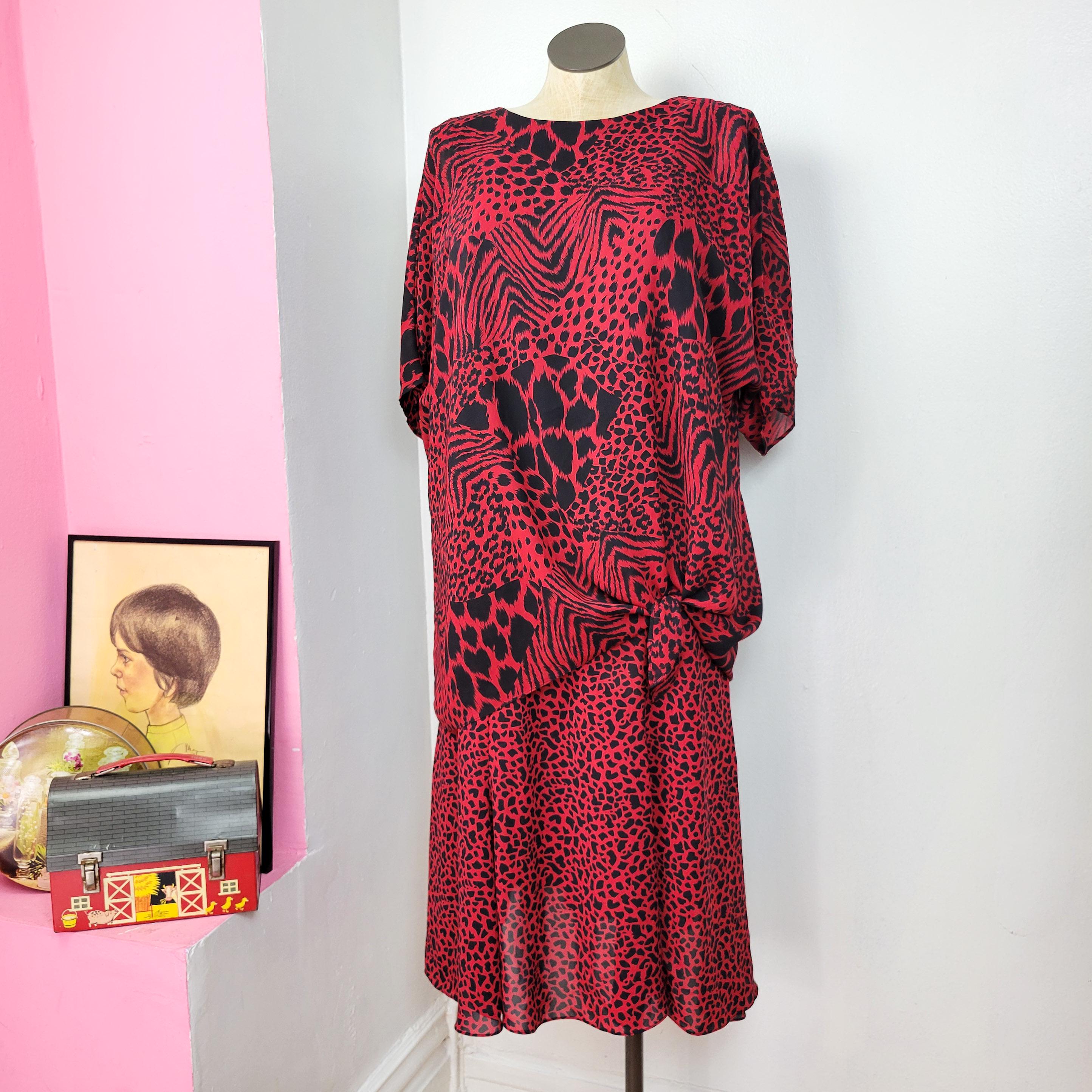 Robe rouge noire des années 80 France