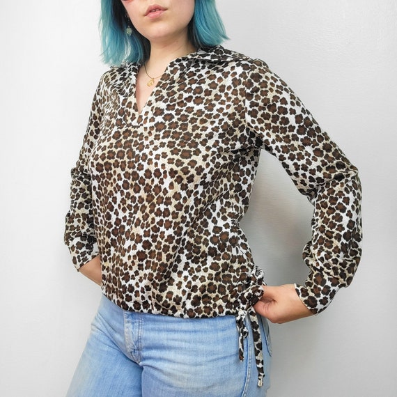 Vintage 1970s Aladdin Leopard Print V-neck Tie Wa… - image 3