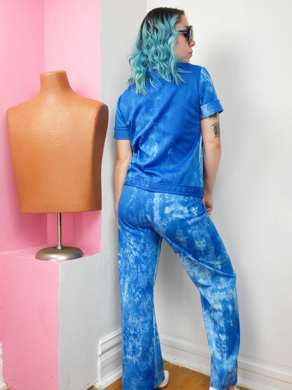 Vintage 70s Blue Tie Dye Polyester Pant Suit  / L… - image 2