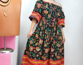 Vintage 1970s Bold Floral / Paisley Printed Off the Shoulder Boho Style Maxi Dress