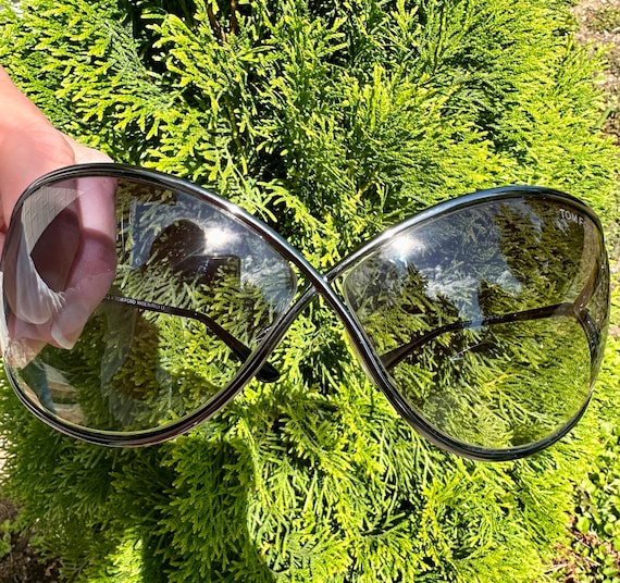 Very nice Tom Ford Miranda Sunglasses with Origin… - image 3