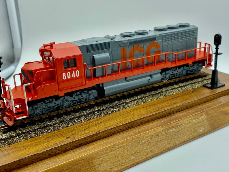 ICG 6040 Model Train in Plexiglass Box Display Etsy