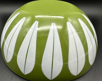 Mid-Century Catherineholm Scandinavian White Lotus Metal Enamel Bowl - 8”