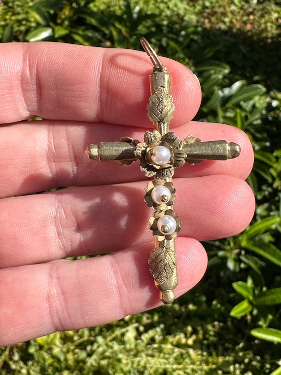 Antique 14k Gold Victorian Cross with Leaf and See