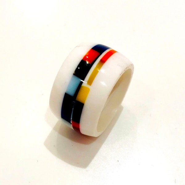 Colored band ring in Corian®.  Unique numbered piece (ABC008). Handmade in Italy. Light and resistent. Creative reuse