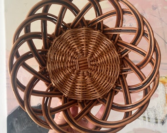 Pretty Hand-Woven Round Vintage Willow  Basket