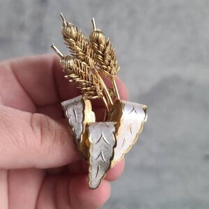 Wheat brooch discount