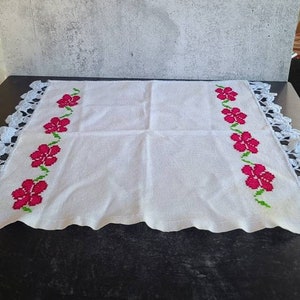 Rose Themed Dresser Scarf