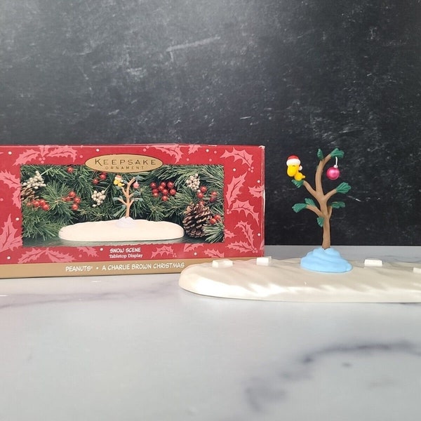 Hallmark 2014 Strolling In The Snow Keepsake Ornament - Collectible Christmas Tree Decoration