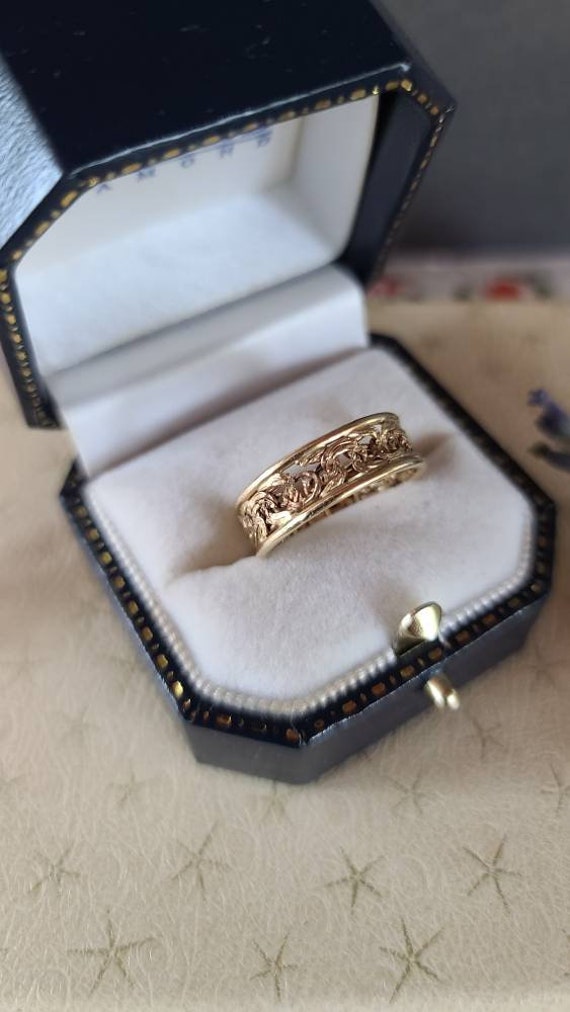 14K Gold Interlocking Knot Ring Gem