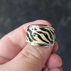 925 Sterling Silver Enamel Zebra Ring Vintage, SIZE US 8.25, Read