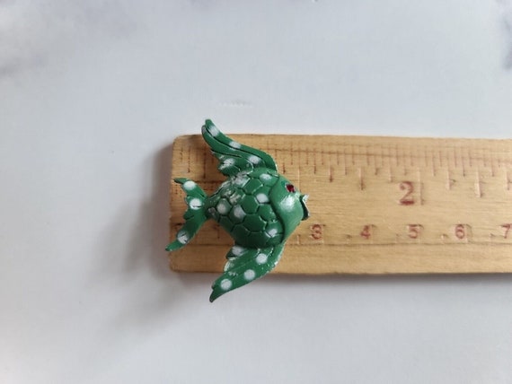 MAMSELLE Green Fish Brooch - image 10