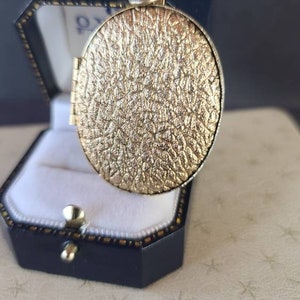 Vintage Textured Gold Oval Locket image 4