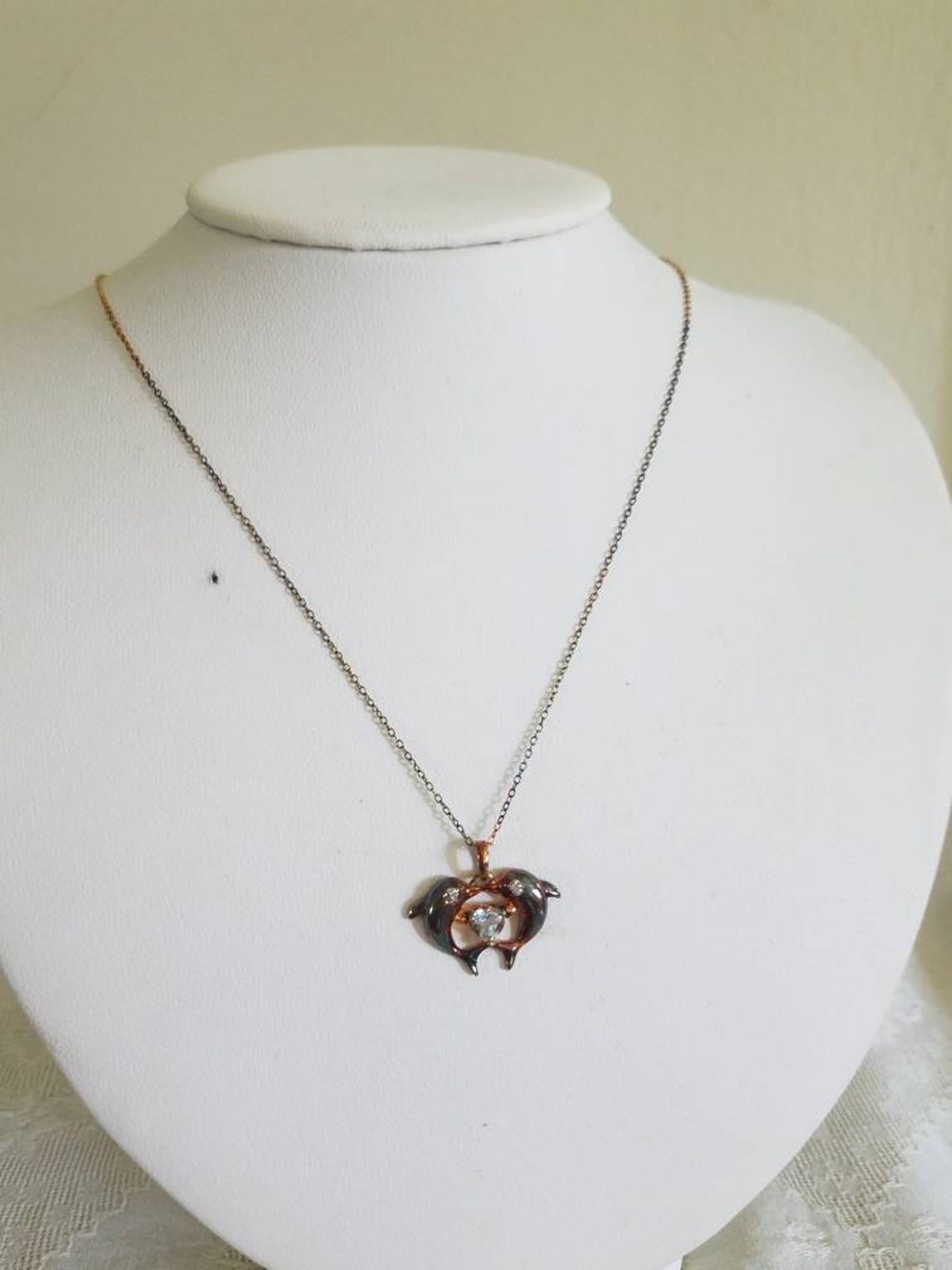 Dolphin Necklace Topaz 2kt