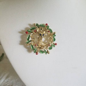 Vintage Gerry&#39;s Reindeer Wreath Christmas Brooch