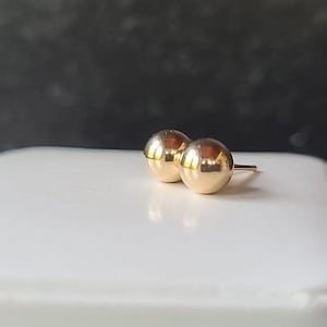 14K Yellow Gold Stud Earrings Vintage,  READ