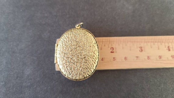 Vintage Textured Gold Oval Locket - image 9