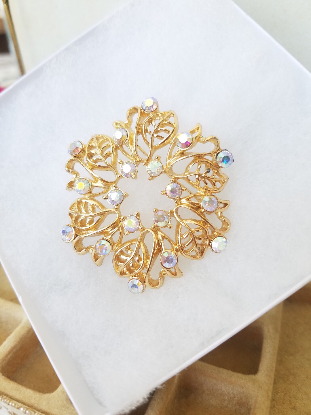 Broche Couronne Ambre - Broche tendance Couronne décoré par Ambre