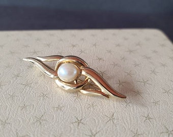 Vintage Gold and Faux Pearl Brooch