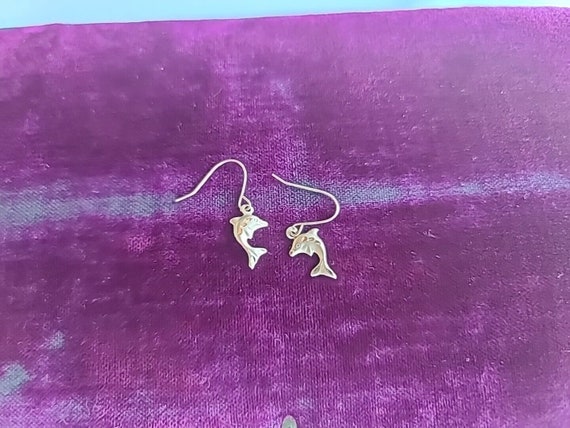 Vintage 14K Yellow Gold Dainty Dolphin Dangle Ear… - image 8