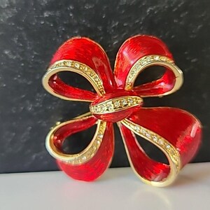 Bow Shaped Red Enamel And Clear Rhinestone Gold Tone Metal Brooch Vintage