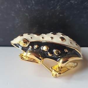Frog Shaped Enamel Gold Tone Metal Brooch Vintage Costume Jewelry