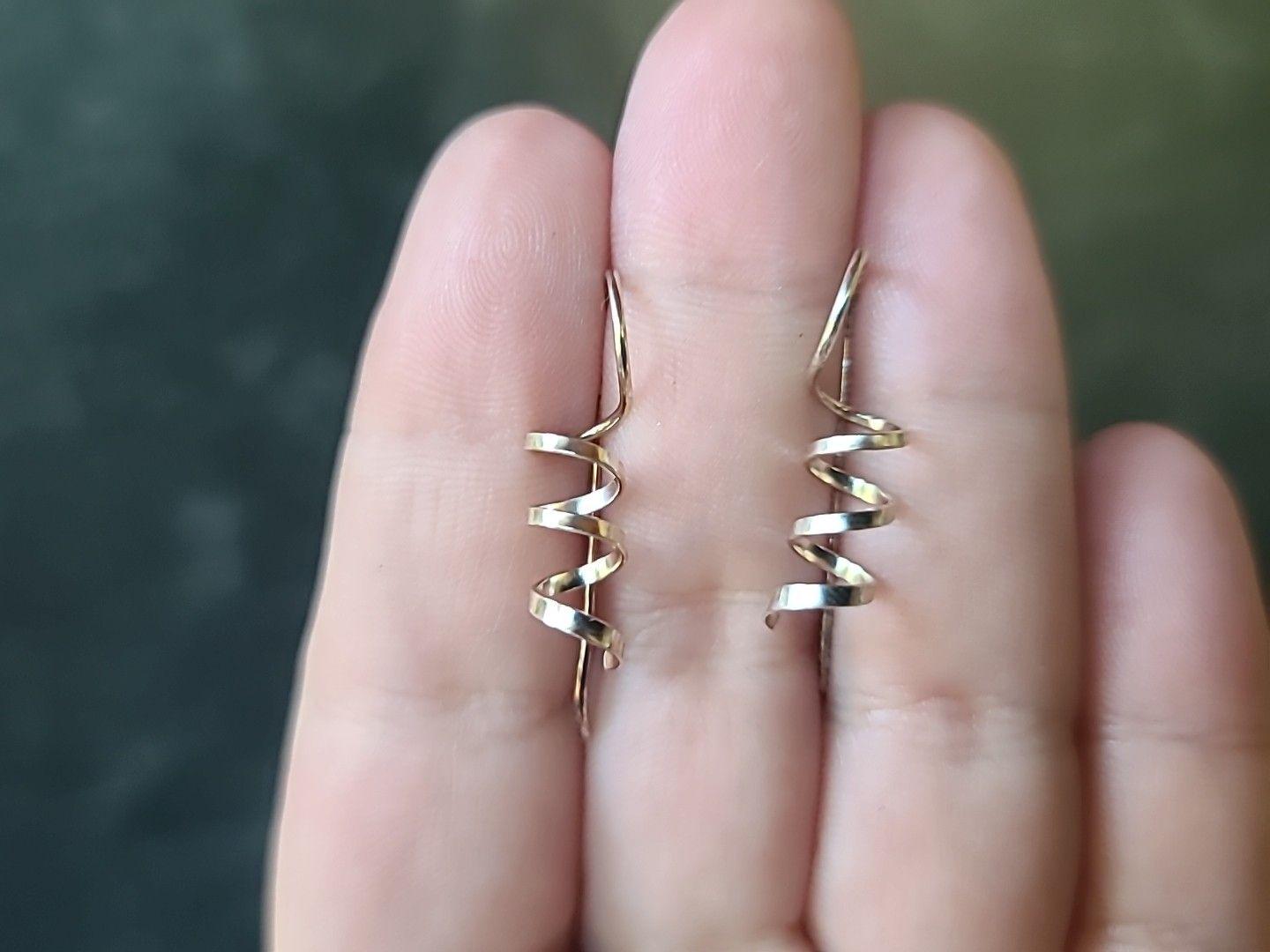 925 Sterling Silver Dangling Ribbon Shaped Pierced Earrings 