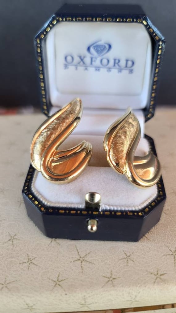 Avon Textured Sweep Goldtone Pierced Earrings - image 1