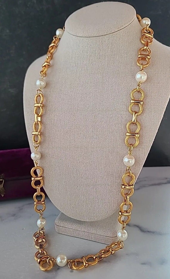 Vintage Avon Faux Pearl Beaded Gold Tone Chain Nec