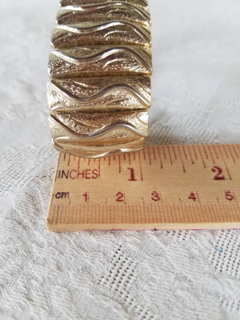 Gold Tone Textured Stretchy Bracelet Vintage Costume Jewelry Gifts for Her