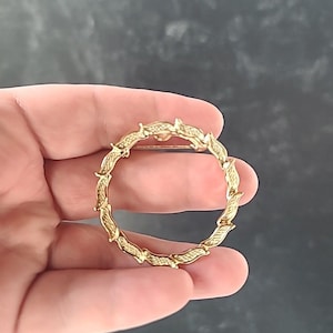Gerry&#39;s Gold Tone Leaf Wreath Shaped Brooch Vintage Costume Jewelry