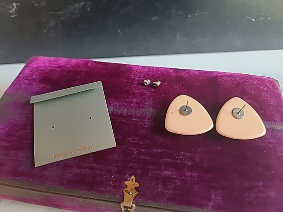 Peach Triangular Plastic Stud Earrings Vintage NOS - image 5