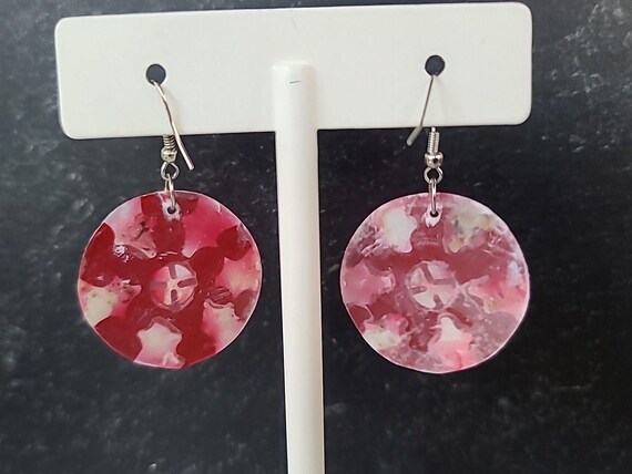 Red And White Circular Shell Dangling Pierced Ear… - image 4