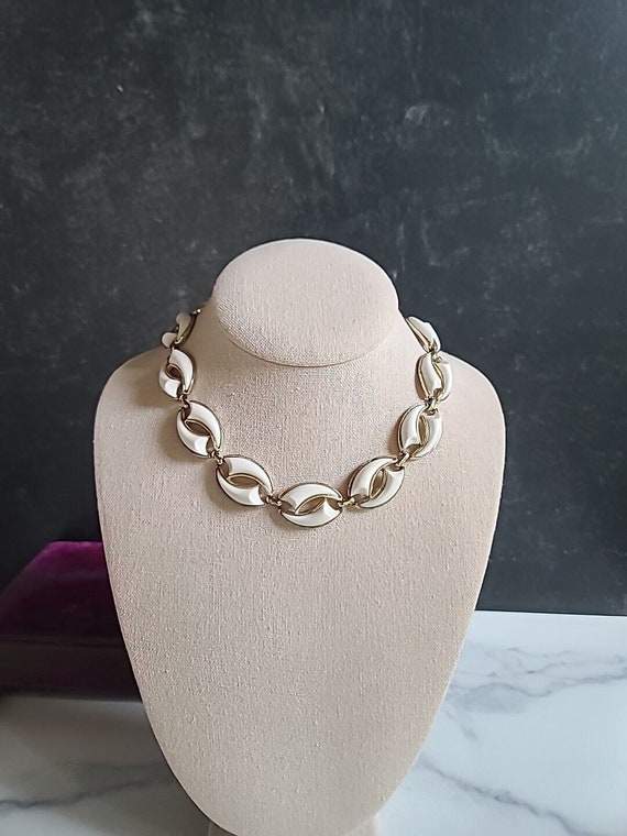 Coro White And Gold Tone Necklace Vintage