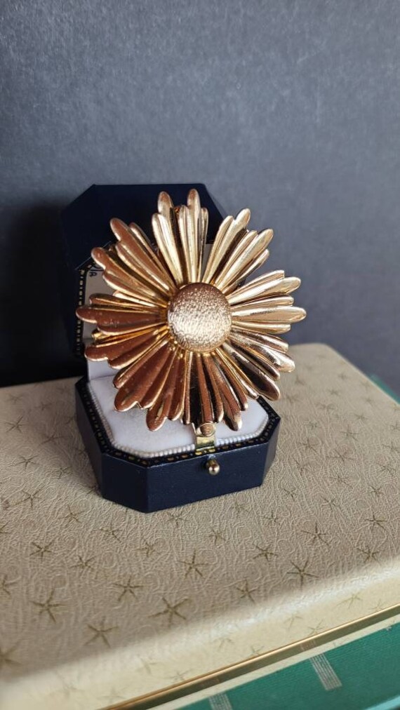 Sarah Coventry Flower Brooch - image 2