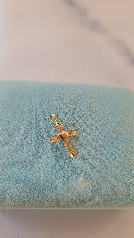 14K Gold Cross Heart Pendant Gem