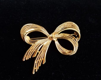 Napier Gold Vintage Bow Vintage Brooch