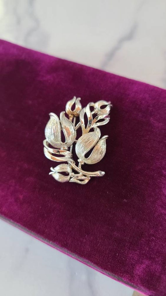 Vintage Lisner Floral Brooch