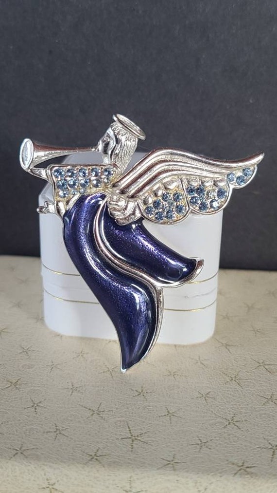 Vintage Angel Trumpet Brooch View 3